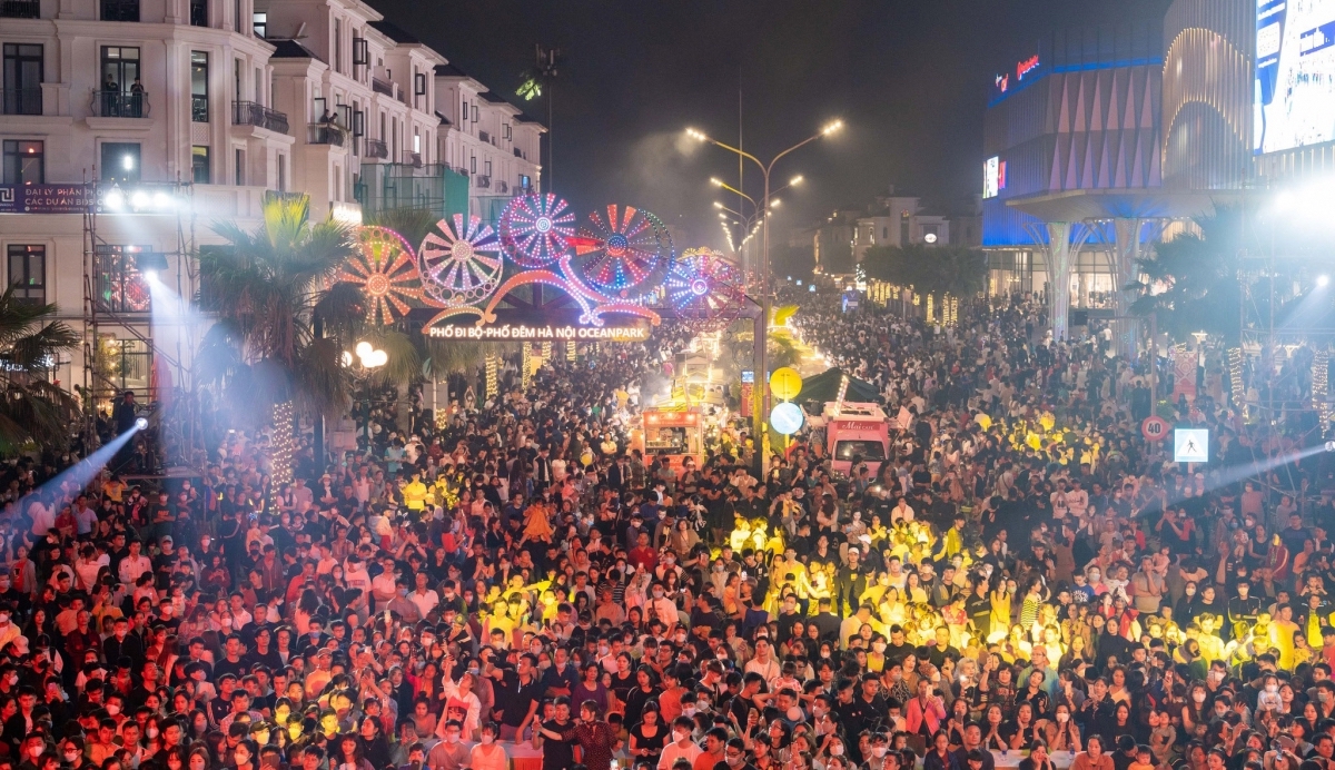 Náo nhiệt chợ đêm Hà Nội Ocean Park