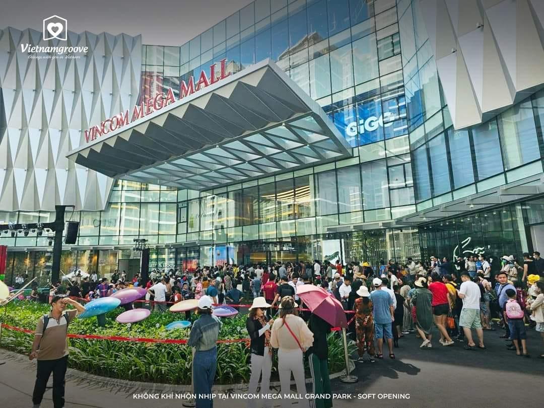 Cửa vào tttm Vincom mega mall grad park